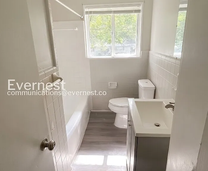 1232 Oakwood St — Photo 9