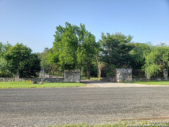 2nd image of 3941 Beckwood Dr