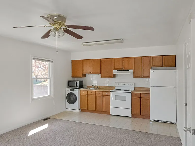 825 Yvette Dr #2 — Photo 4