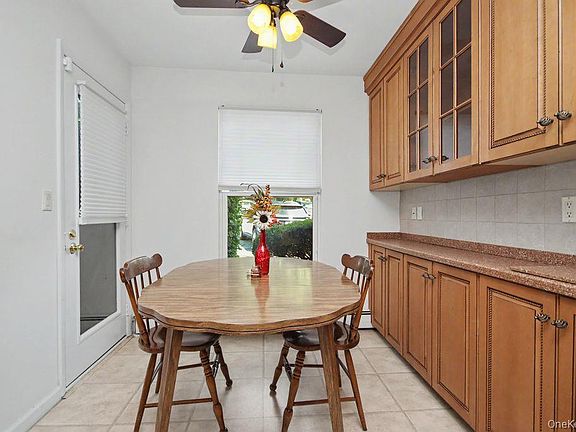 5th image of 969 Sierra Vista Lane