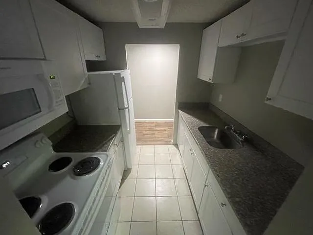 1935 Brookside Dr #105 — Photo 4