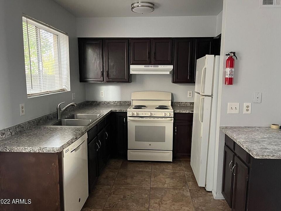 1st image of 840 N Revere #102