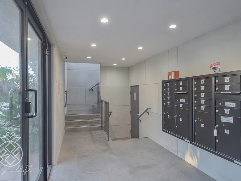 1727 Glendon Ave #208 — Photo 41