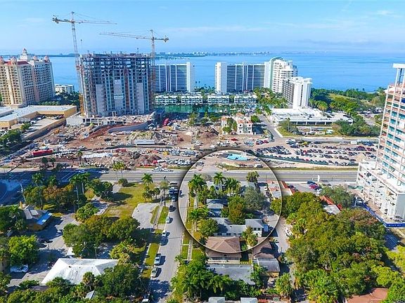 3rd image of 400 N Tamiami Trl