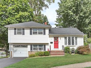 7 Valley View Ter, Suffern, NY 10901