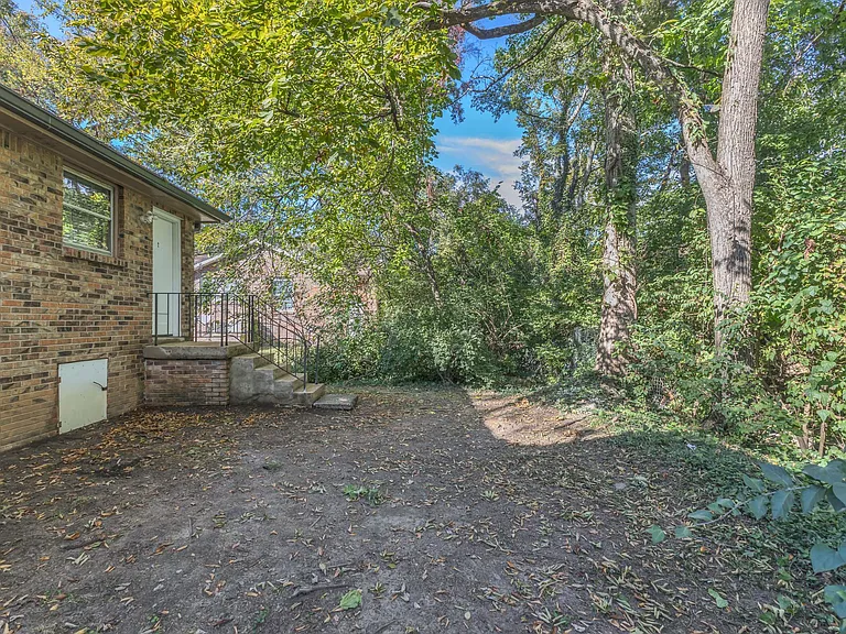 3108 Lealand Ln #B — Photo 22
