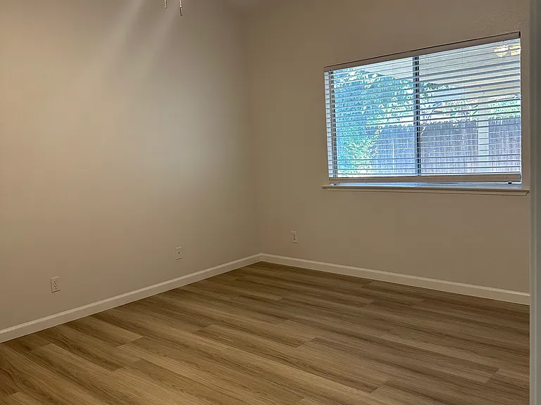 9128 N Recreation Ave — Photo 15