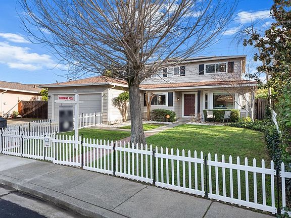 4th image of 593 Ridgewood Drive