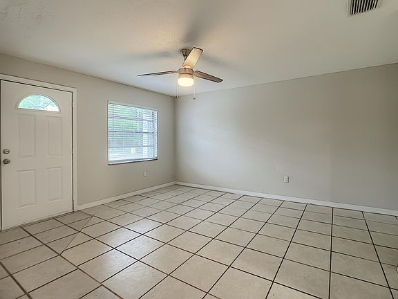 4th image of 1425 Austin St