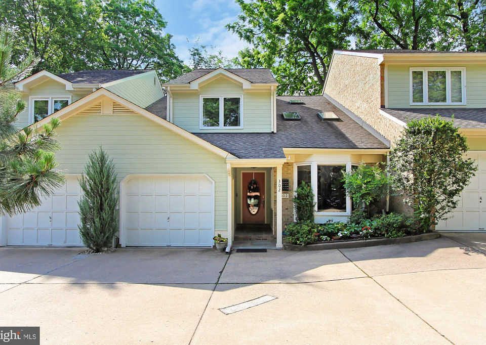 1st image of 302 Bishops Ct