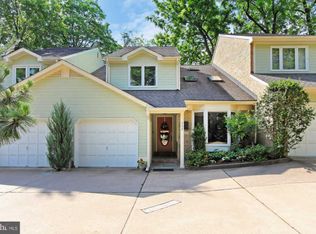 302 Bishops Ct, Falls Church, VA 22046