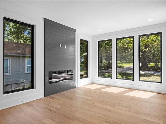 3rd image of 8012 Mercier St