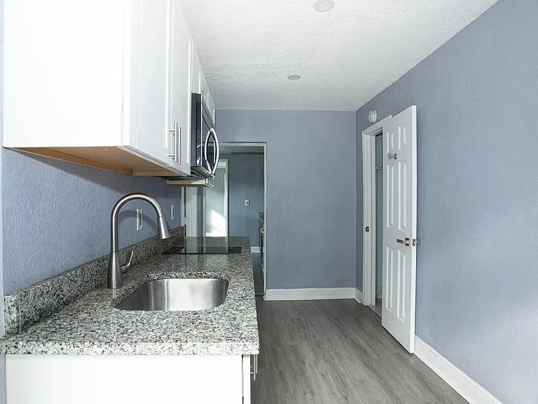 849 W 2nd St #A — Photo 14