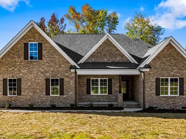 5081 Southern Pines Dr, Kernersville, NC 27284