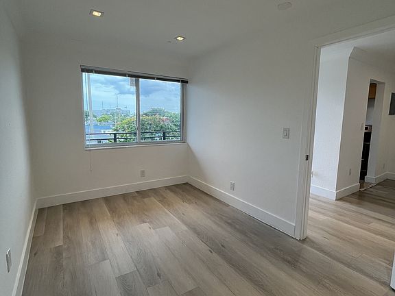 5th image of 1949 NE 172nd St #20