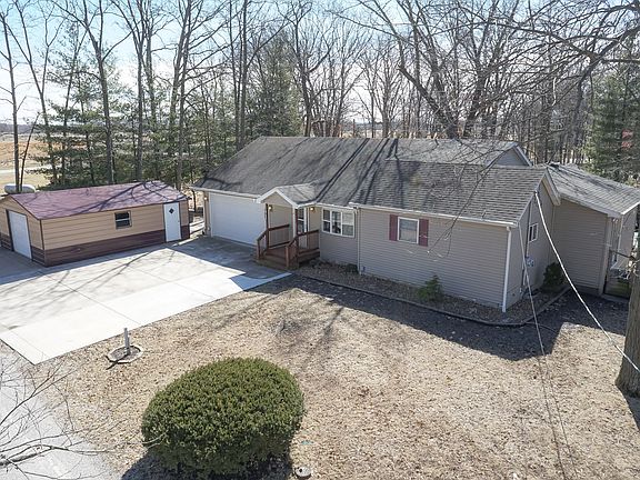 3rd image of 16123 Dogwood Ln