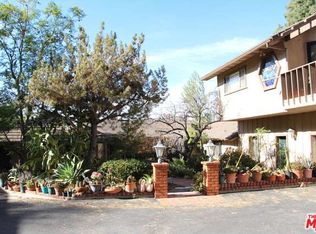 9856 Sunland Blvd, Sunland, CA 91040