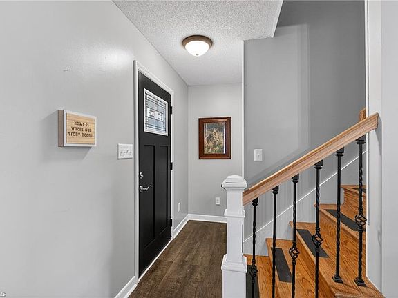 4th image of 8388 Coachman Ln