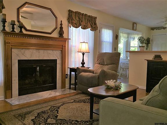 3rd image of 609 Minuteman Ln