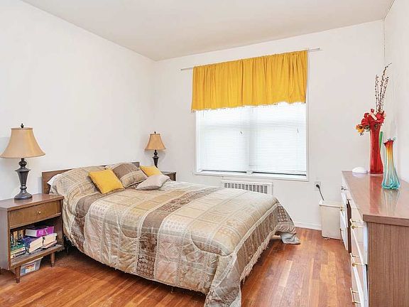 3rd image of 8375 Woodhaven Blvd APT 1G