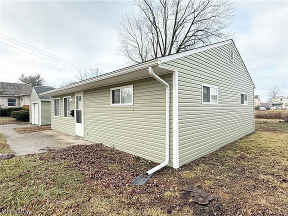 3rd image of 1528 Maine Ave