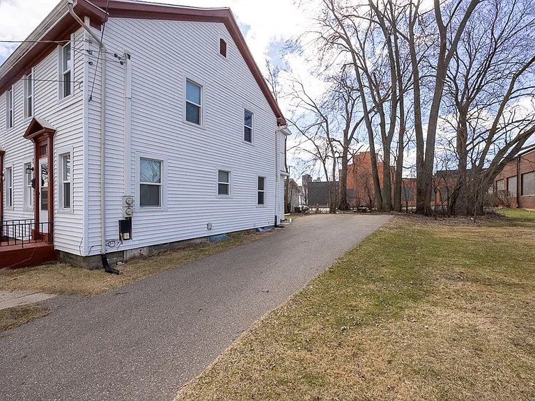 223-225 W Trail St — Photo 6