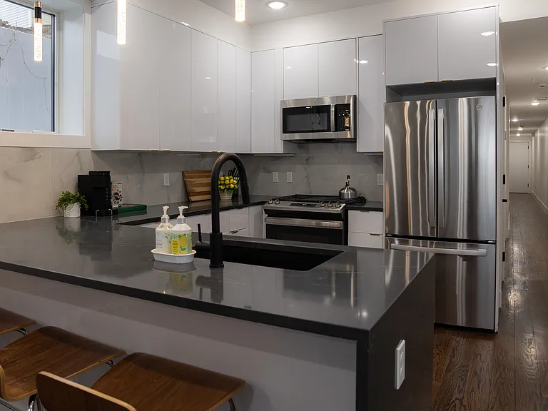 39 Boyd Ave #A — Photo 9