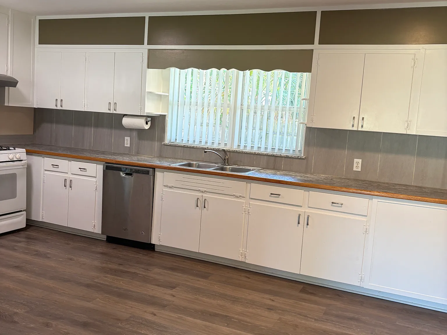 3 bed, 1.5 bath, 2066 sqft, $1,845 — Photo 3