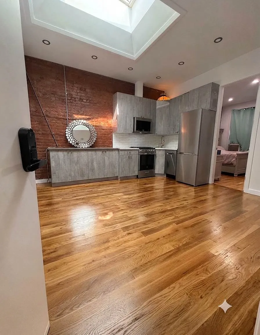 60-82 Catalpa Avenue — Photo 2