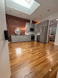 60-82 Catalpa Avenue, #2R