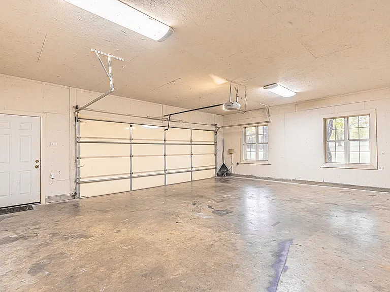 1606 S Hyde Park Ave — Photo 24