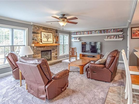 2nd image of 23 Old Country Ln