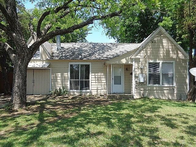 1st image of 323 W Clarendon Dr