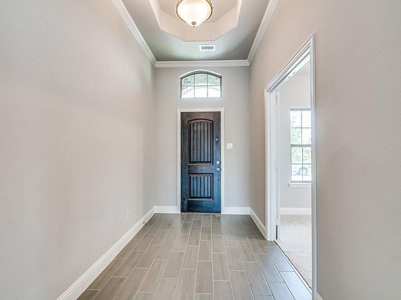 3rd image of 319 Sweetspire Dr