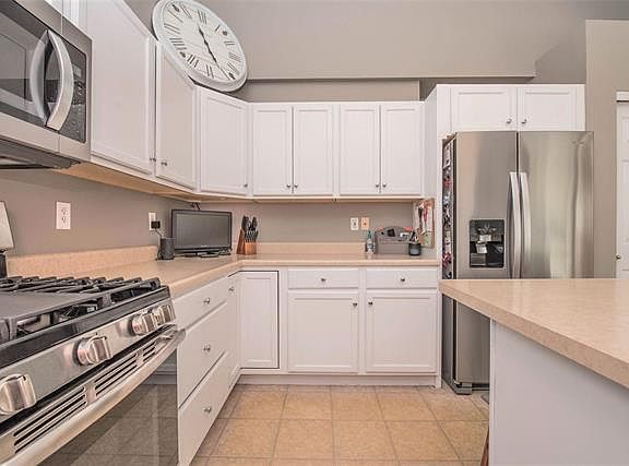 3rd image of 3562 Lakeview Heights Dr
