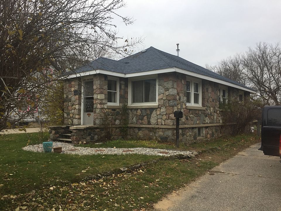 1st image of 326 N 2nd St