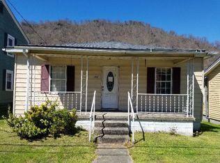 812 4th Ave, Montgomery, WV 25136