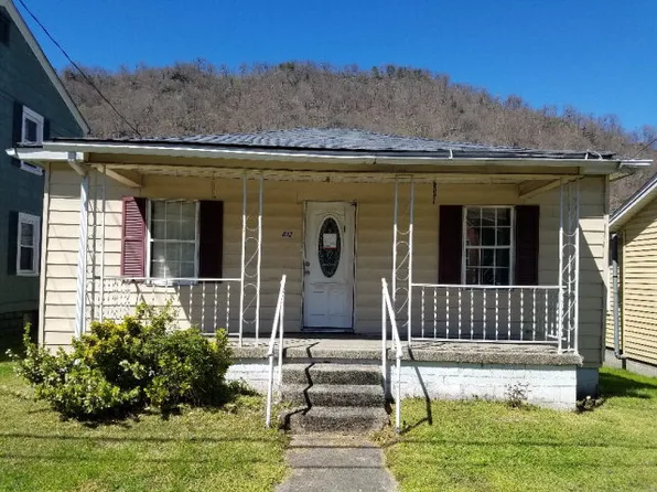 812 4th Ave, Montgomery, WV 25136