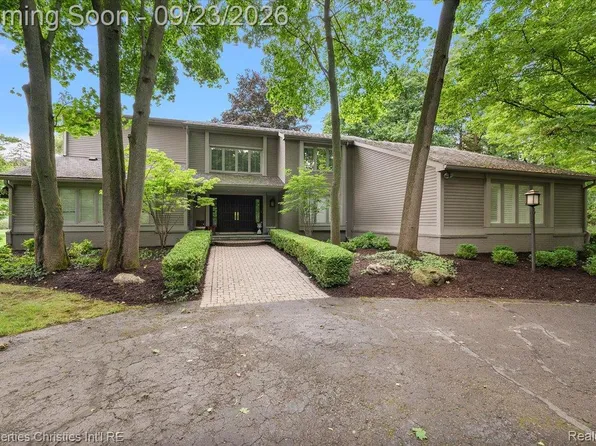 5640 Kolly Rd, Bloomfield Hills, MI 48301