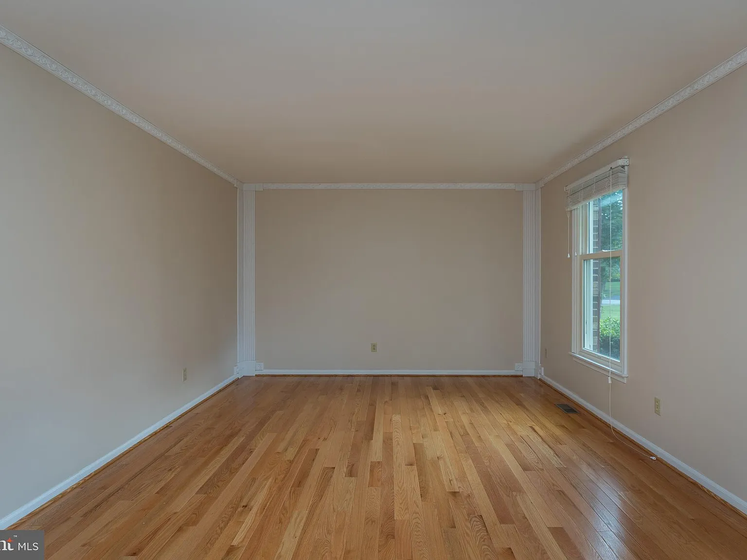 4 bed, 2.5 bath, 3600 sqft, $3,600 — Photo 4