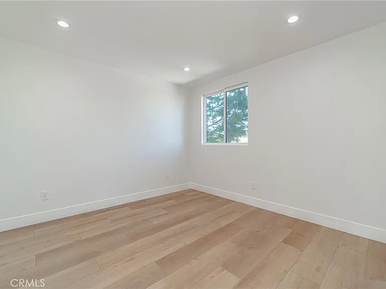 13128 Putnam St — Photo 27