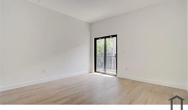 2 bed, 850 sqft, $2,200 — Photo 3