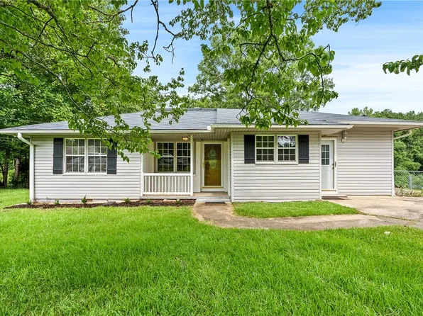 410 Crestview Ln, Valley, AL 36854