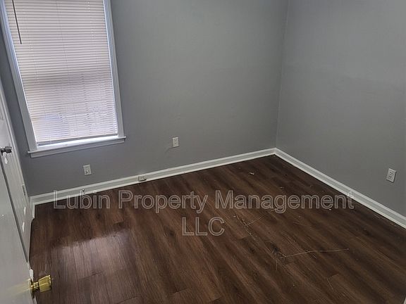 4th image of 4518 Villagreen Dr