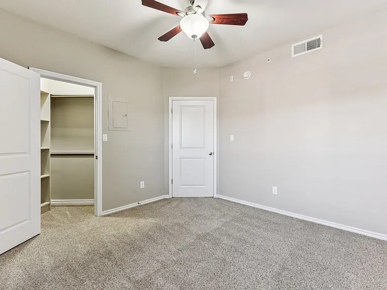 Waters Edge Apartment Homes — Photo 113