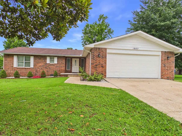 1907 Arbor St, Mountain Home, AR 72653