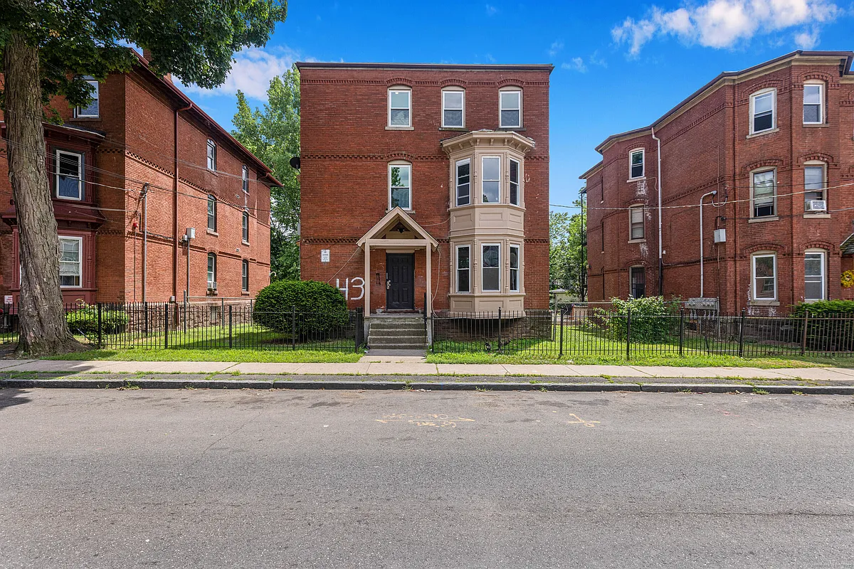 Building Photo - 43 Seyms St #3