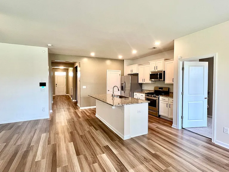 598 Wayton Cir — Photo 5