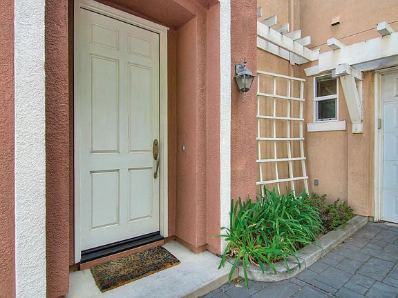 4th image of 5012 Gelia Way
