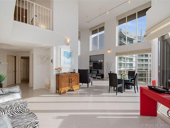 3rd image of 20185 E Country Club Dr APT Ts 5